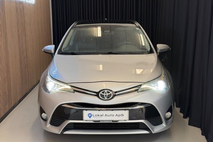 undefined Toyota Avensis fra 2015
