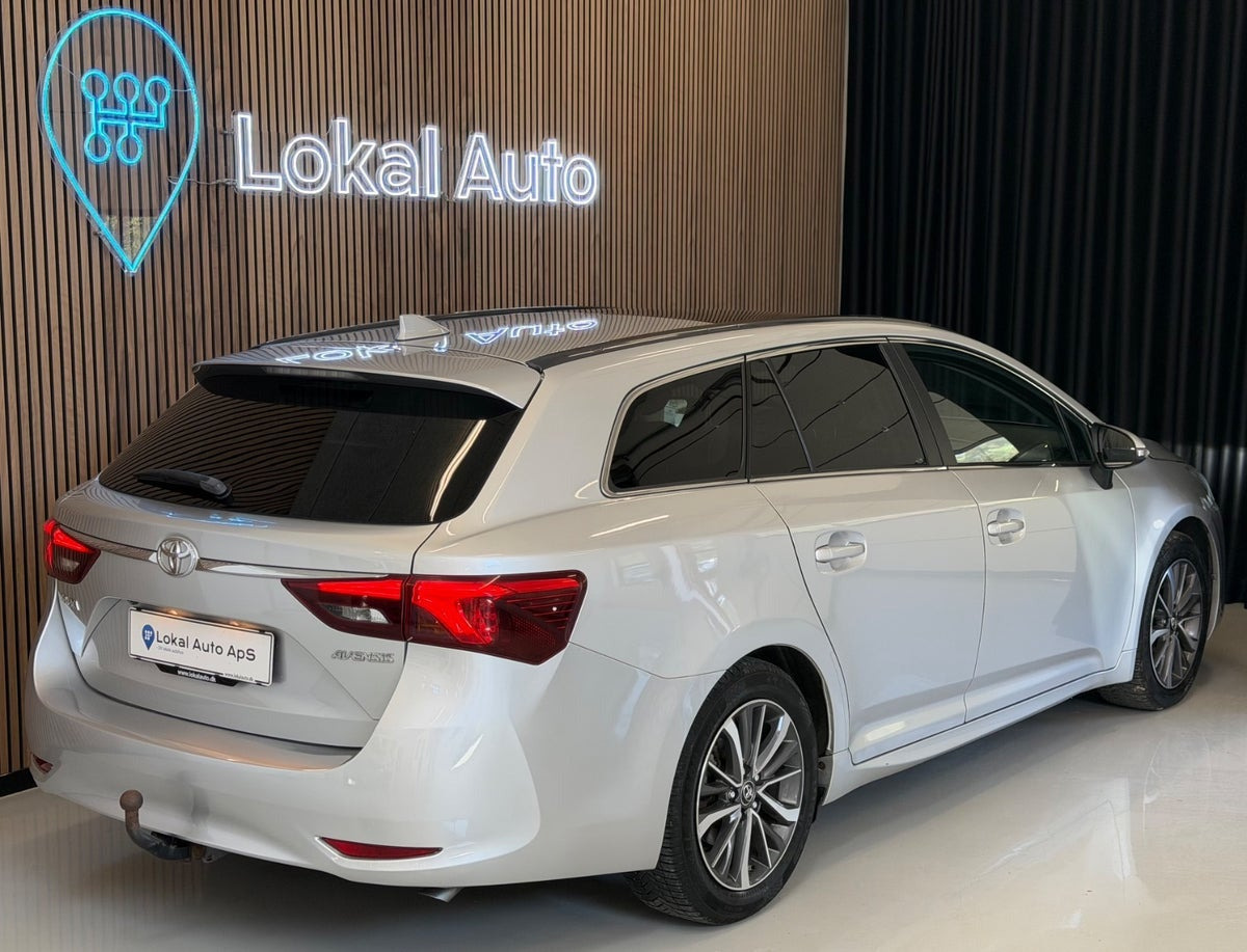 undefined Toyota Avensis fra 2015