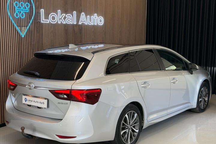 undefined Toyota Avensis fra 2015