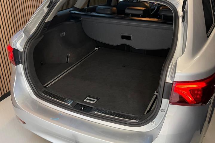 undefined Toyota Avensis fra 2015