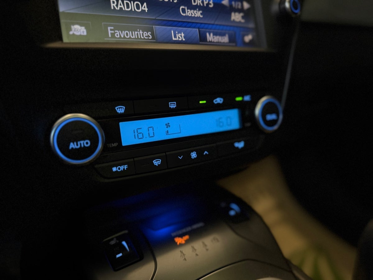 undefined Toyota Avensis fra 2015