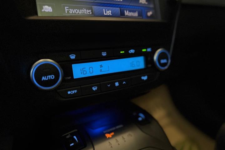 undefined Toyota Avensis fra 2015