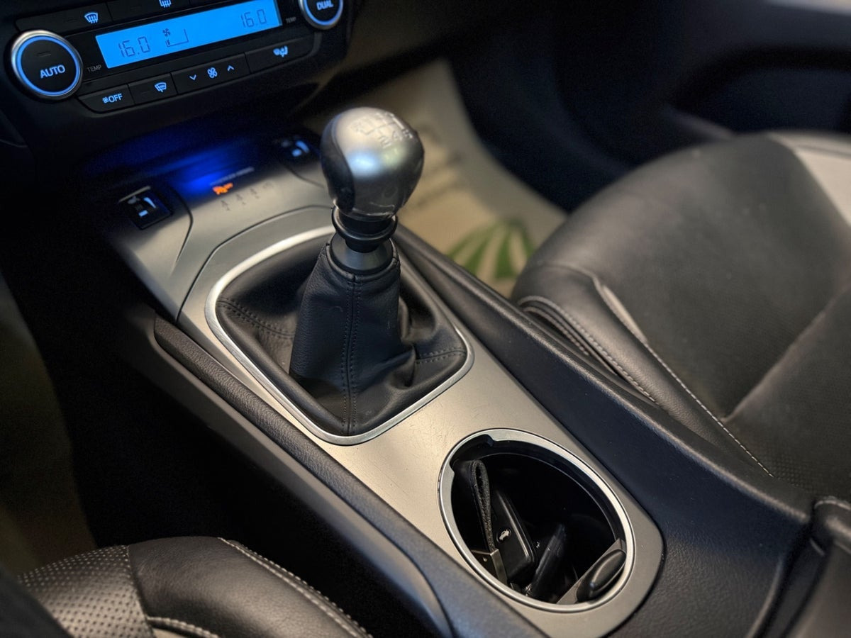 undefined Toyota Avensis fra 2015