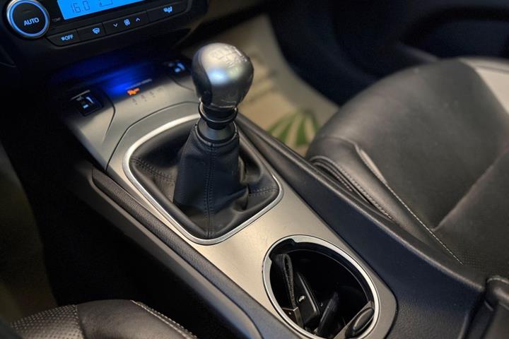undefined Toyota Avensis fra 2015