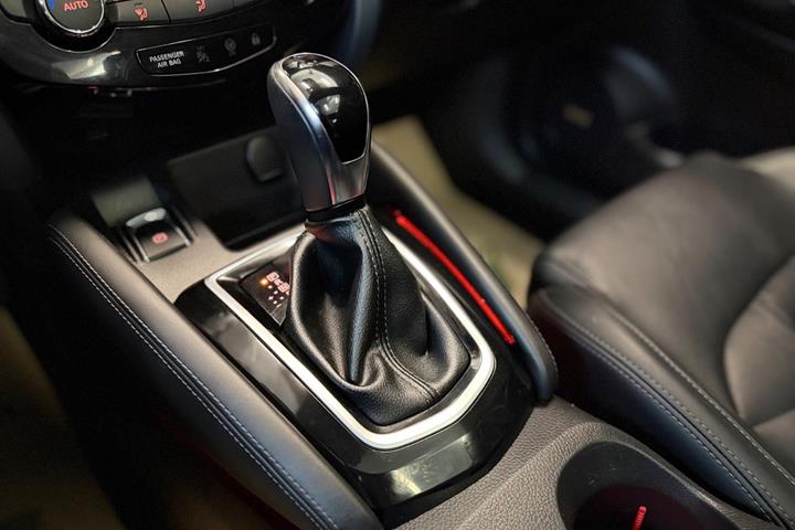 Sort Nissan Qashqai fra 2019