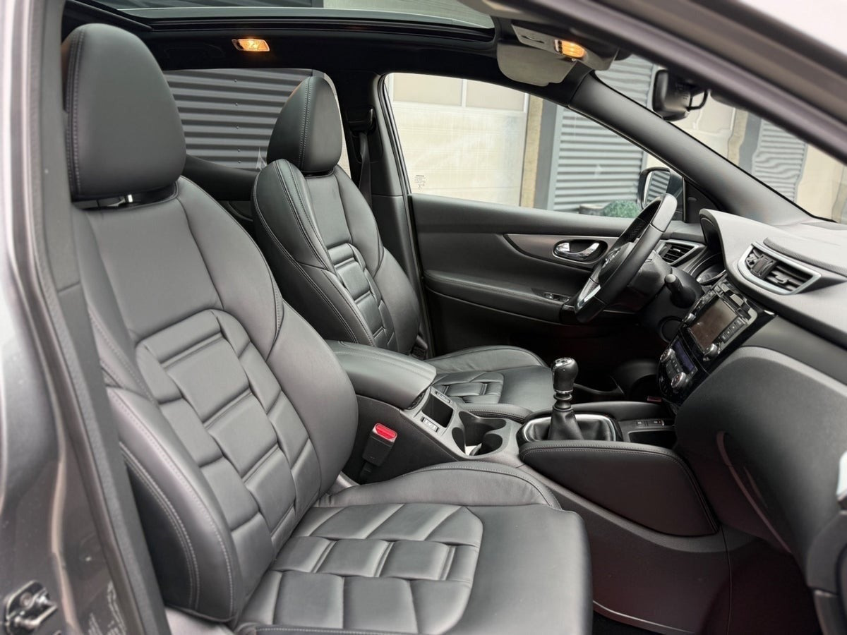 Grå Nissan Qashqai fra 2020