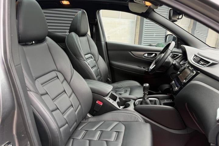 Grå Nissan Qashqai fra 2020