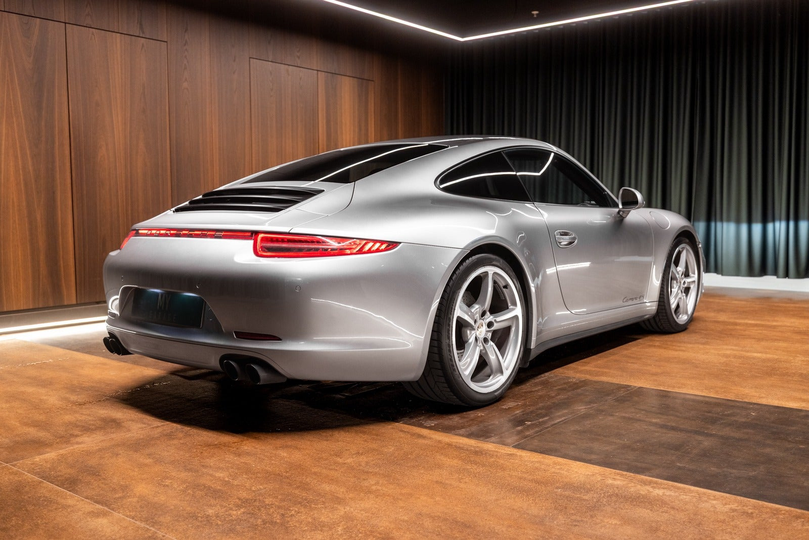 Sølv Porsche 911 Carrera 4S fra 2013