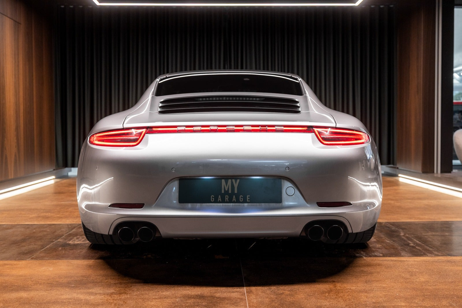 Sølv Porsche 911 Carrera 4S fra 2013