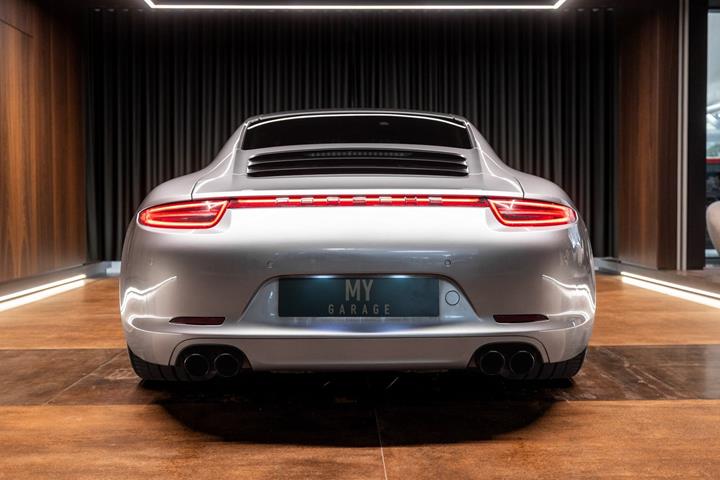 Sølv Porsche 911 Carrera 4S fra 2013