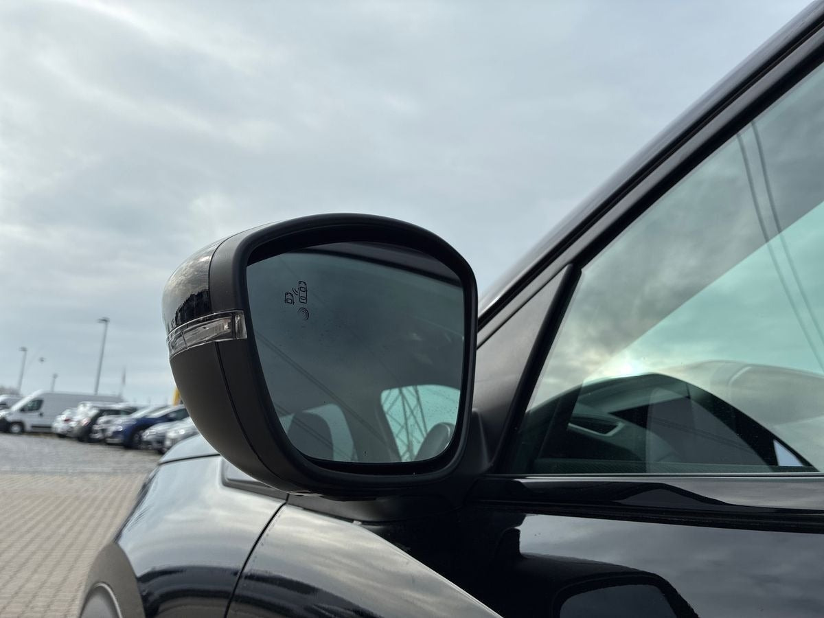 Sort Peugeot e-2008 fra 2024