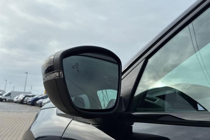 Sort Peugeot e-2008 fra 2024