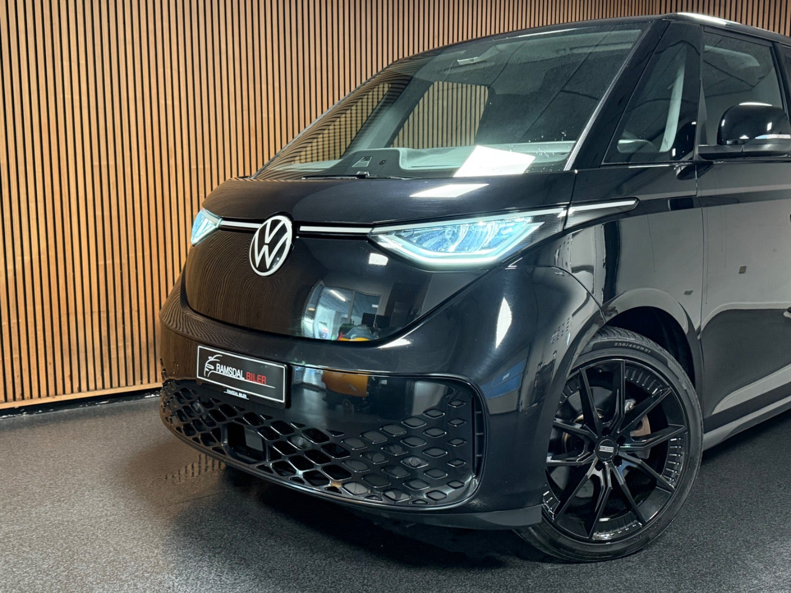 Sort VW ID.Buzz fra 2024