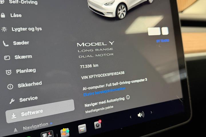 Hvid Tesla Model Y fra 2023