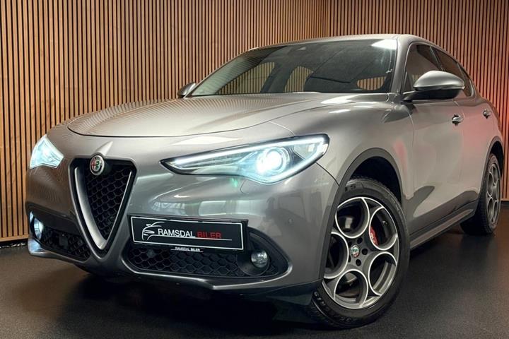 Grå Alfa Romeo Stelvio fra 2017