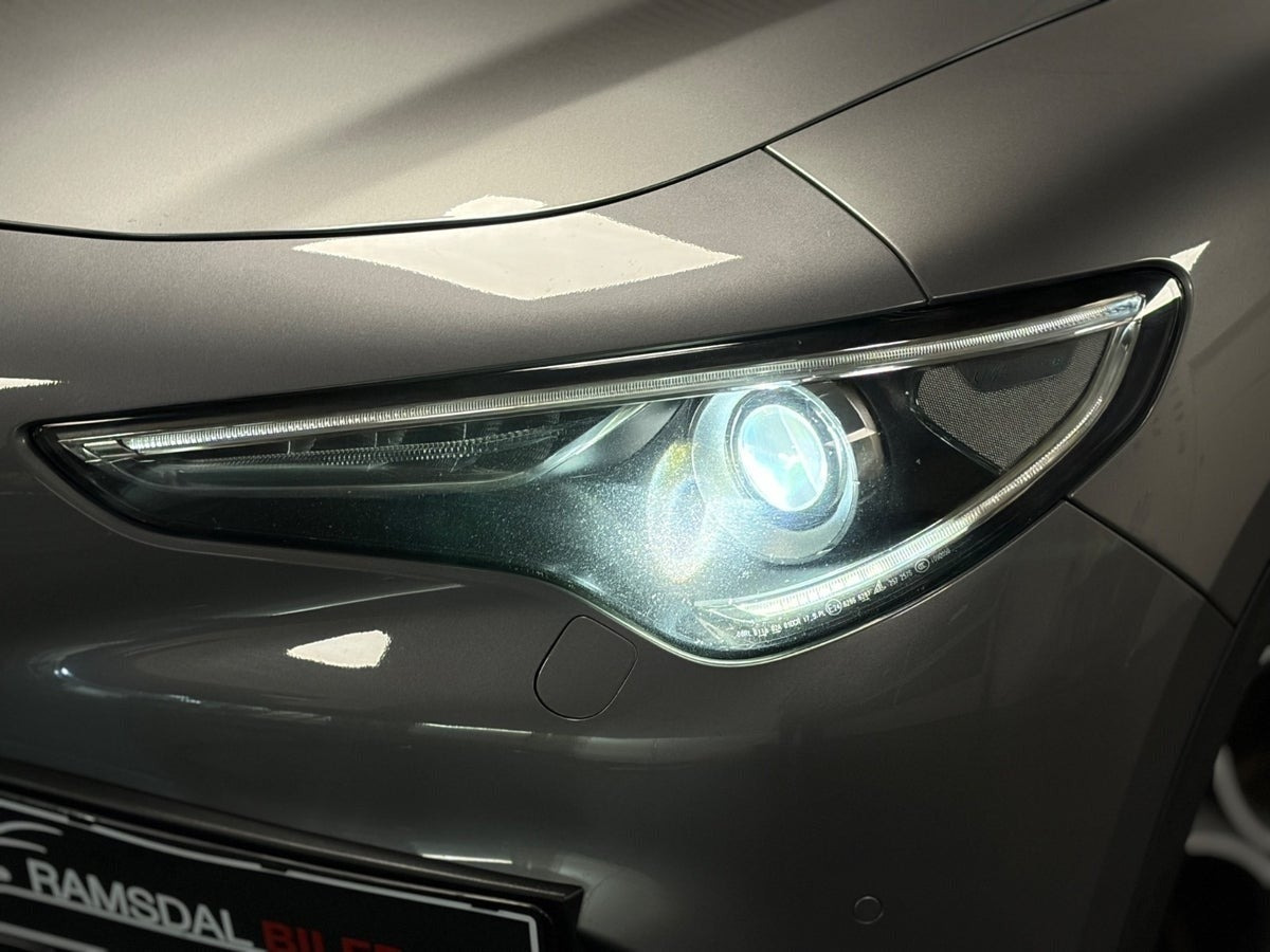 Grå Alfa Romeo Stelvio fra 2017