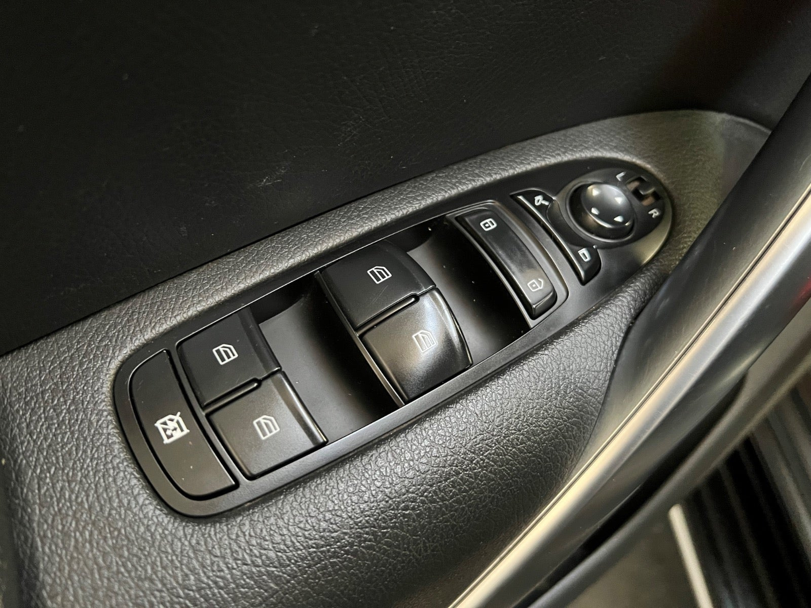 Sort Mercedes X350 d fra 2018