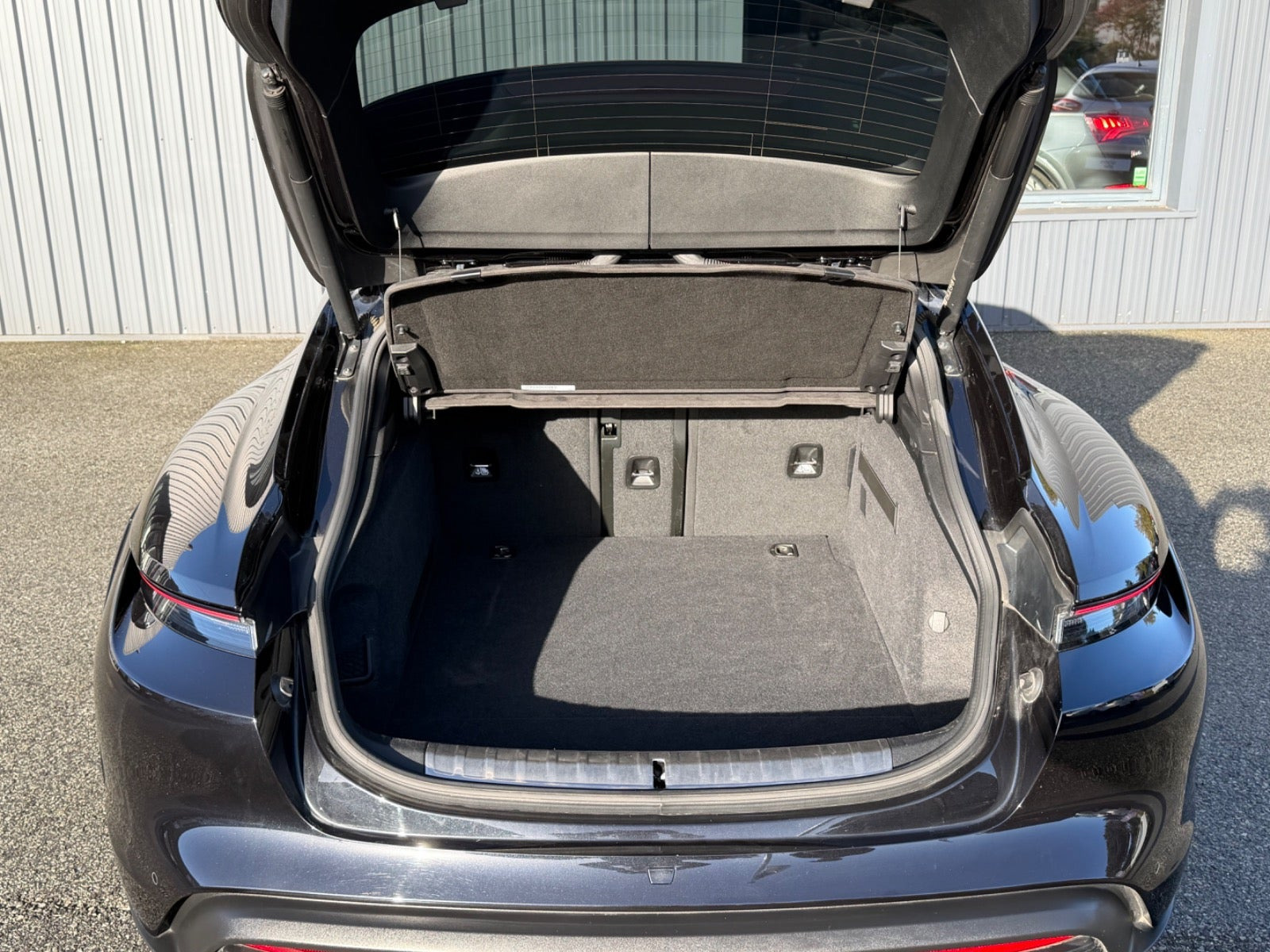 Sort Porsche Taycan Turbo S fra 2021