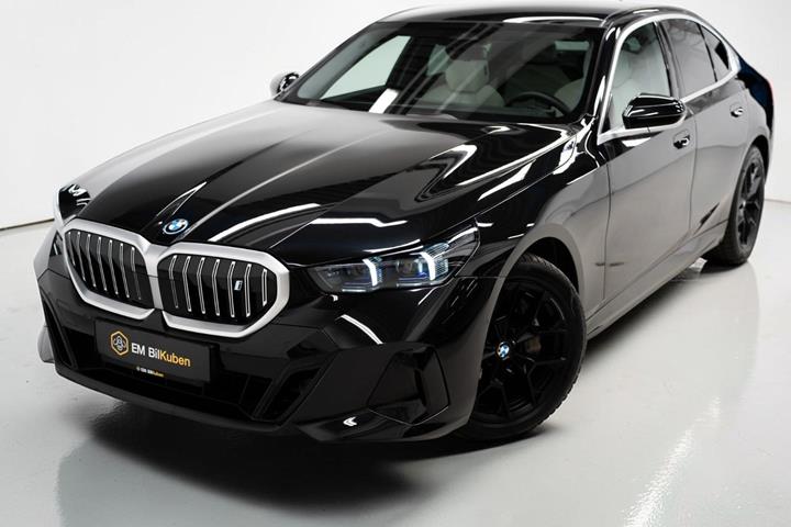 Hvid BMW i5 fra 2025