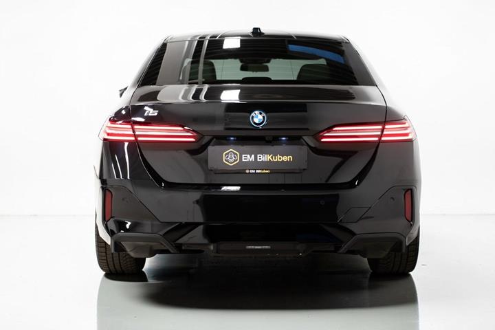 Hvid BMW i5 fra 2025