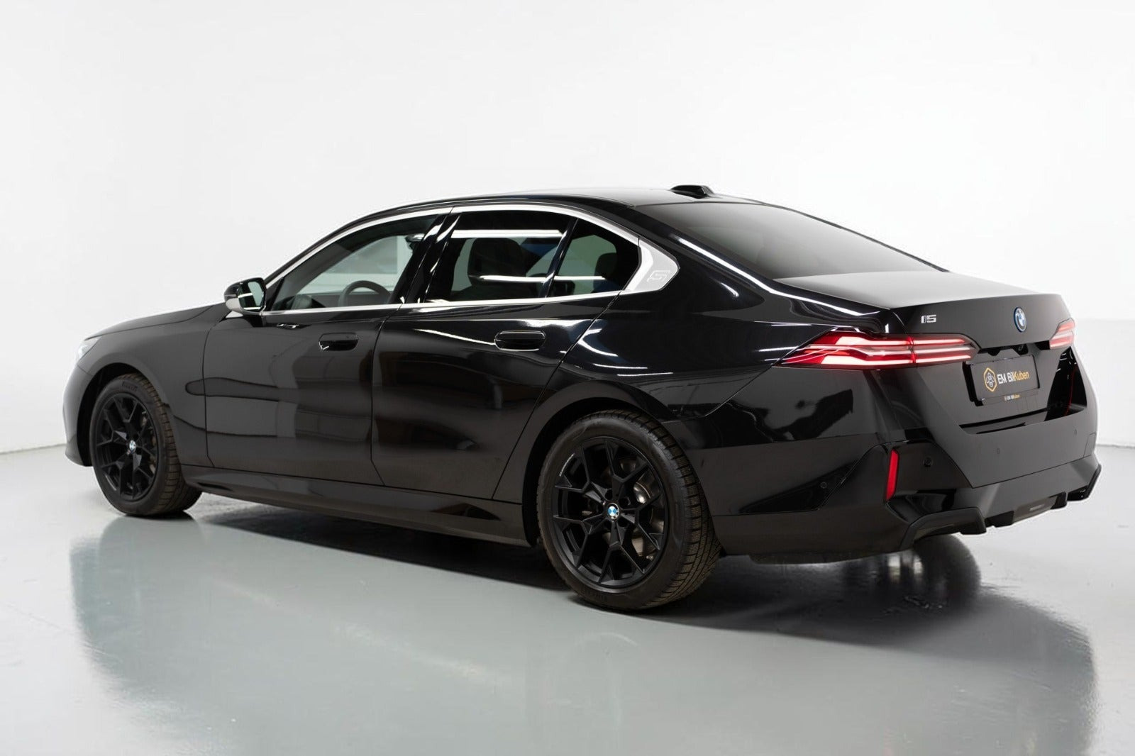 Hvid BMW i5 fra 2025