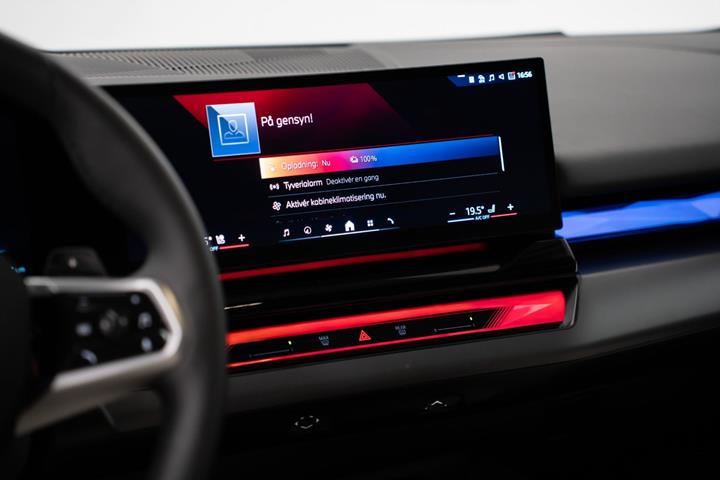Hvid BMW i5 fra 2025