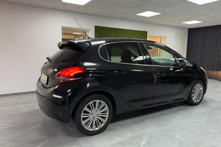 undefined Peugeot 208 fra 2017