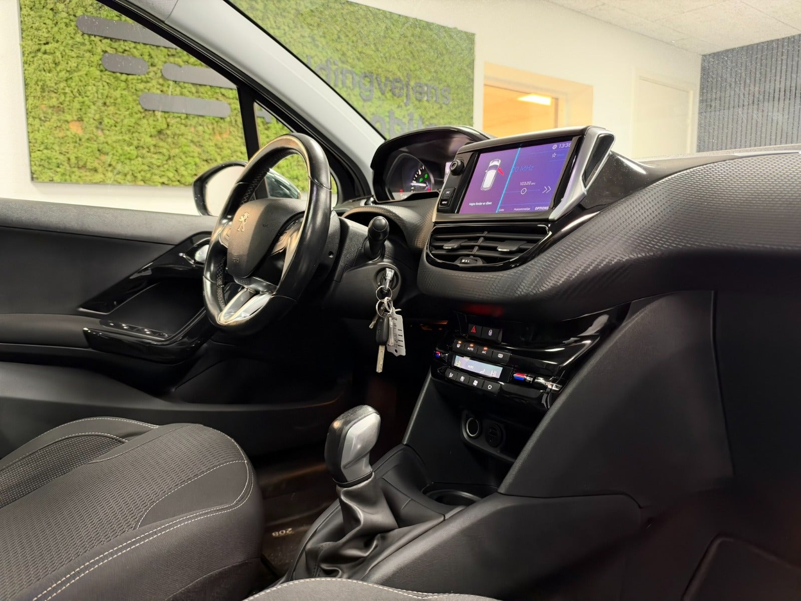 undefined Peugeot 208 fra 2017