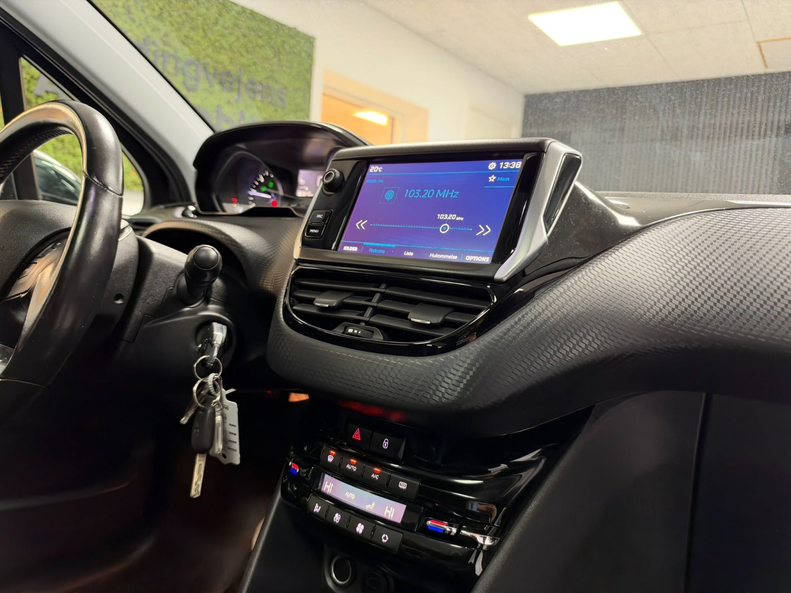 undefined Peugeot 208 fra 2017