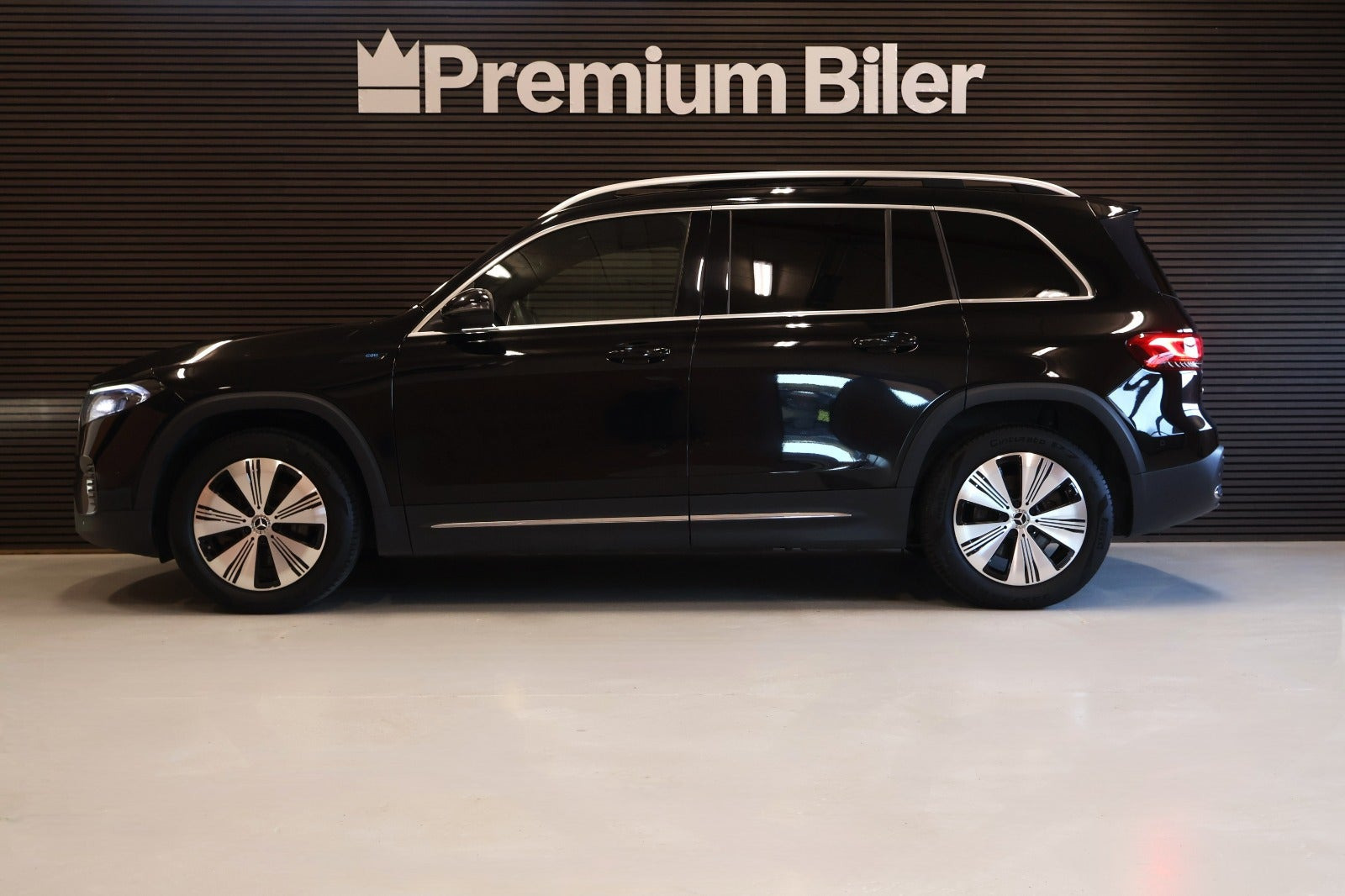 Sort Mercedes EQB300 fra 2022