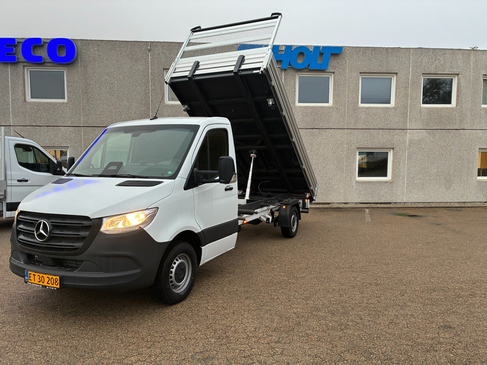 Hvid Mercedes Sprinter 317 fra 2026
