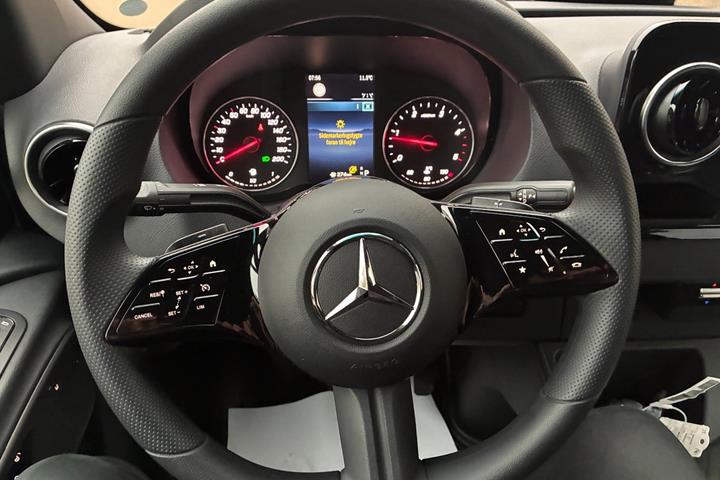 Hvid Mercedes Sprinter 317 fra 2026