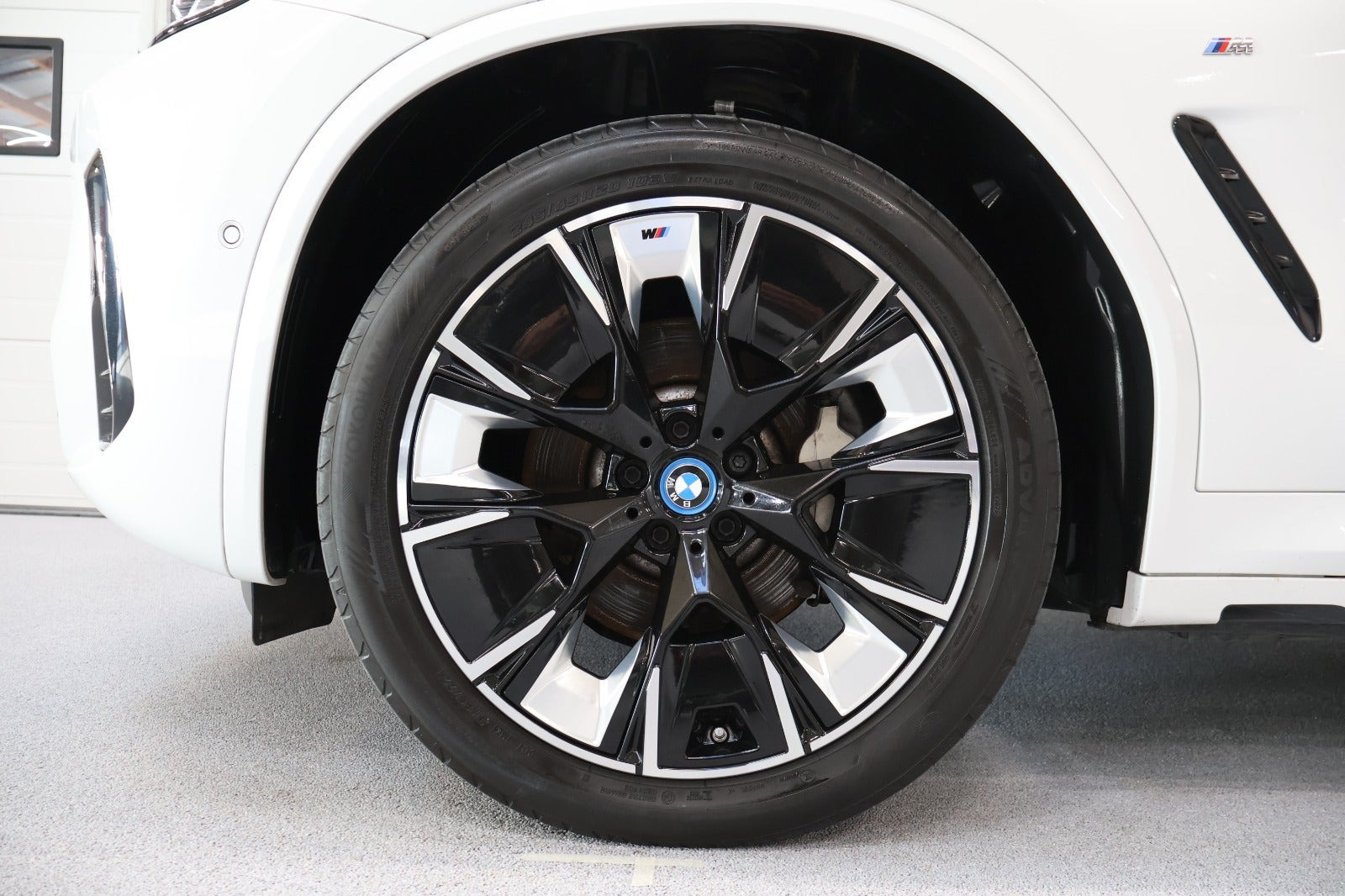 Hvid BMW iX3 fra 2022