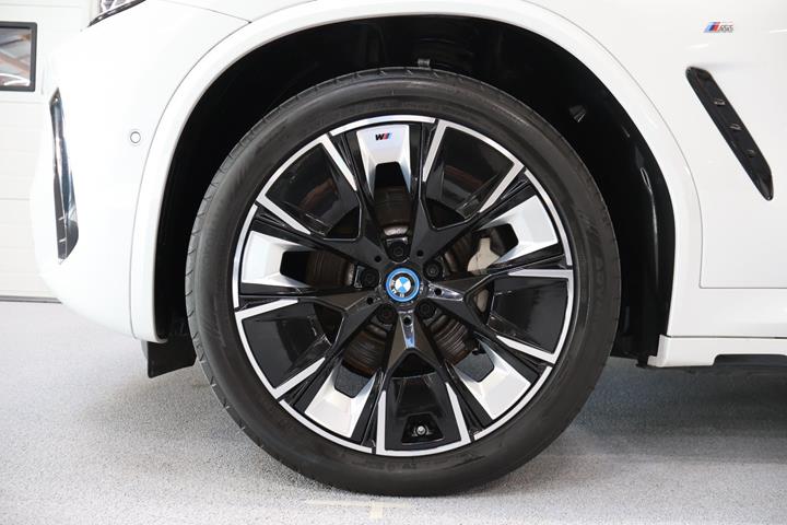 Hvid BMW iX3 fra 2022