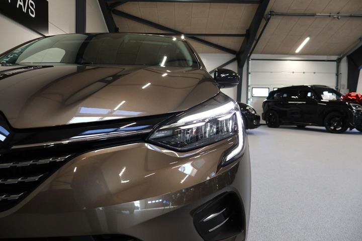Brun Renault Clio V fra 2020