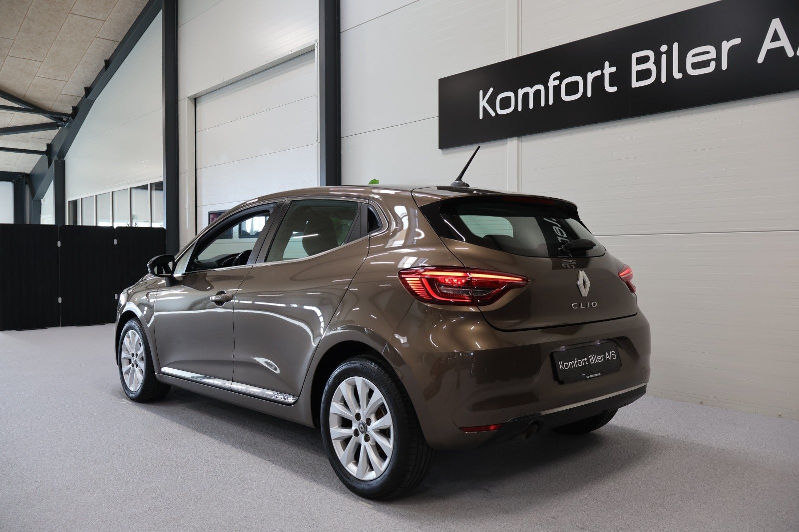 Brun Renault Clio V fra 2020