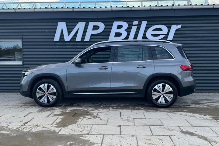Grå Mercedes EQB250 fra 2023