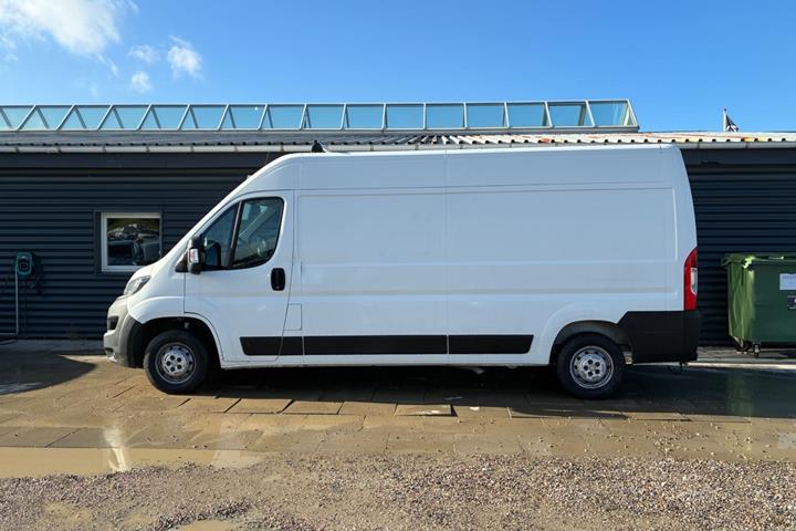 Hvid Peugeot Boxer 333 fra 2020