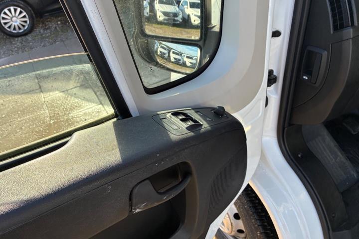 Hvid Peugeot Boxer 333 fra 2020