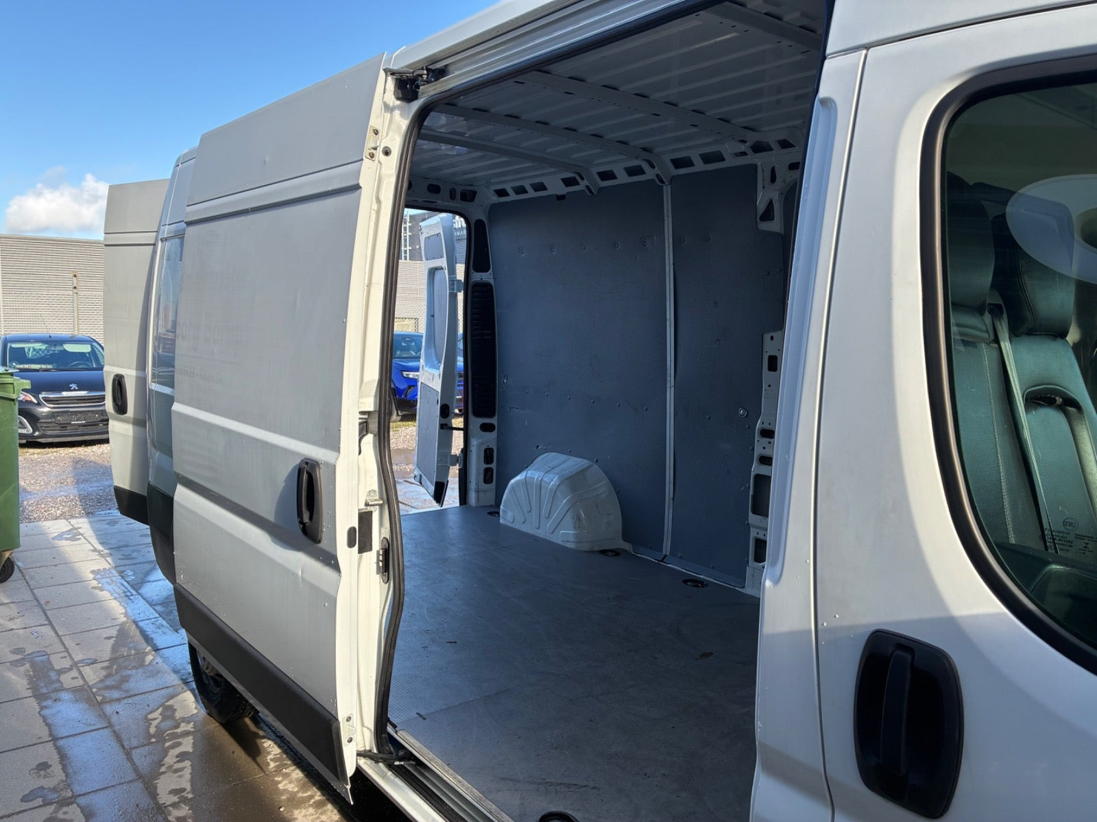 Hvid Peugeot Boxer 333 fra 2020