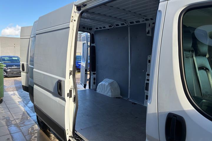 Hvid Peugeot Boxer 333 fra 2020