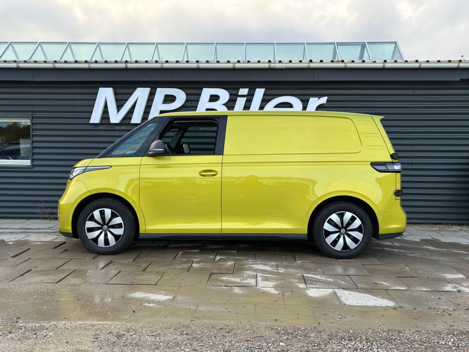 Gul VW ID.Buzz fra 2024