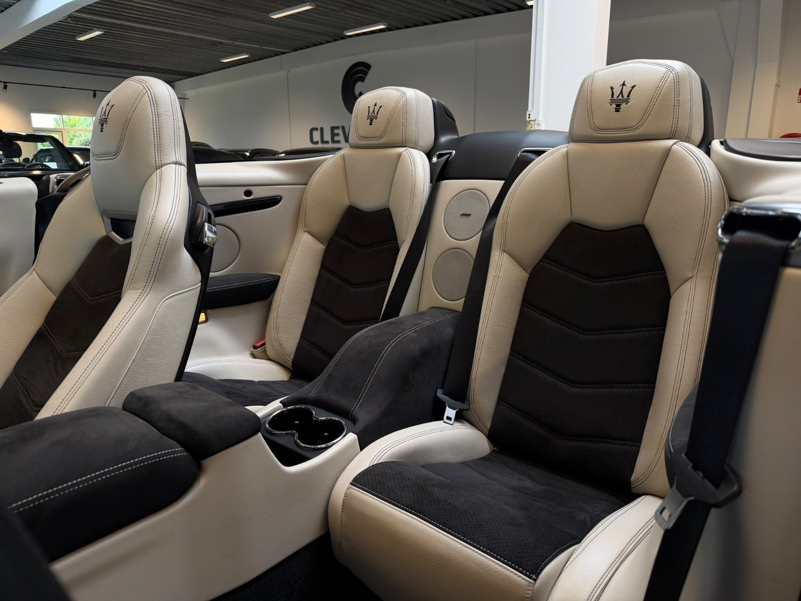 Sort Maserati GranCabrio fra 2015