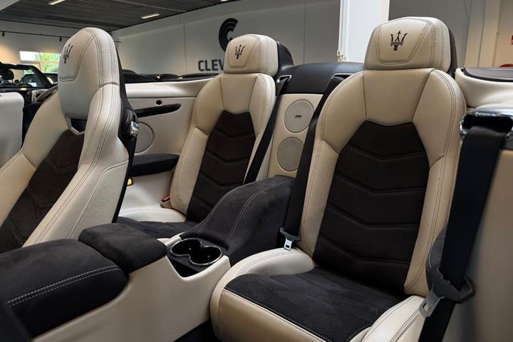 Sort Maserati GranCabrio fra 2015
