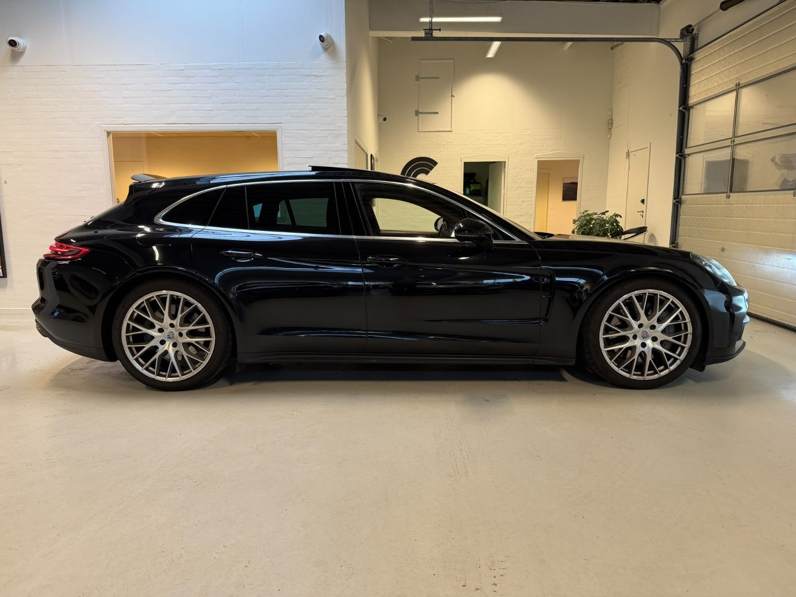 Sort Porsche Panamera 4S fra 2018