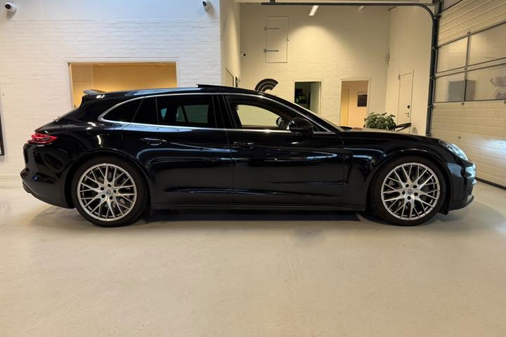 Sort Porsche Panamera 4S fra 2018