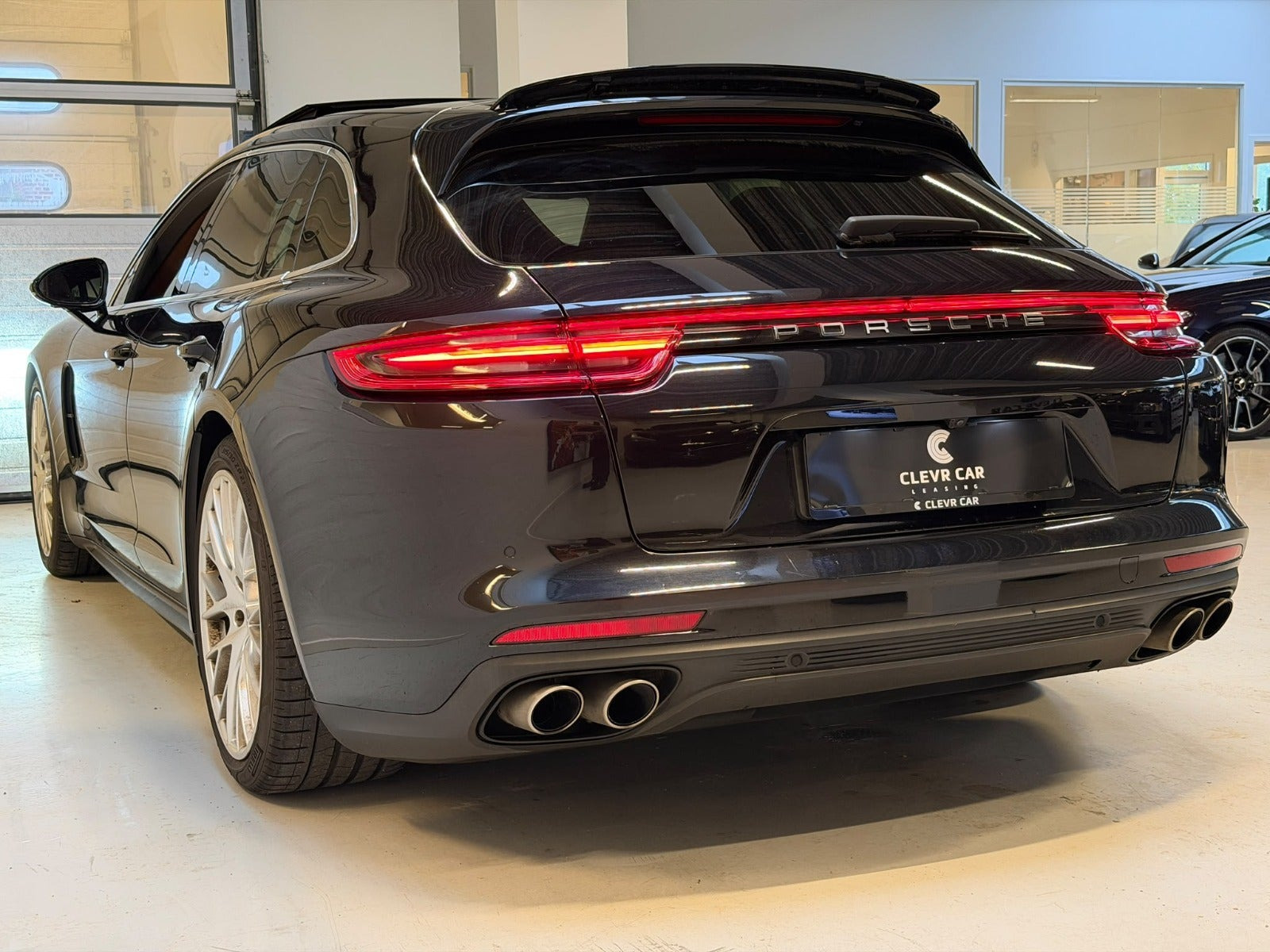 Sort Porsche Panamera 4S fra 2018