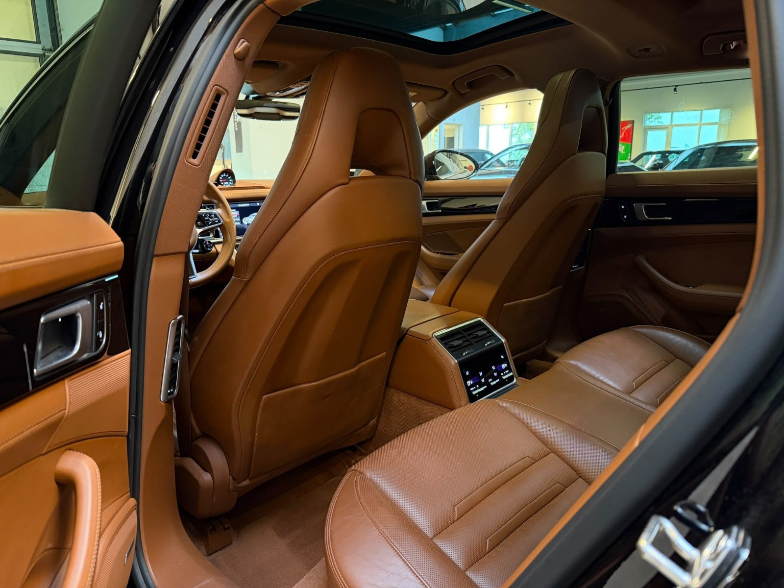 Sort Porsche Panamera 4S fra 2018