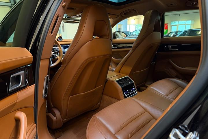 Sort Porsche Panamera 4S fra 2018