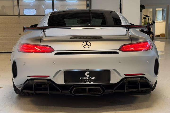 Sølv Mercedes AMG GT R fra 2018